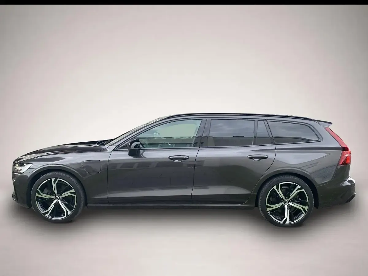 Gebraucht Volvo V60 Plus 455 PS (334 kW) 2023 Manufacturer Kombi