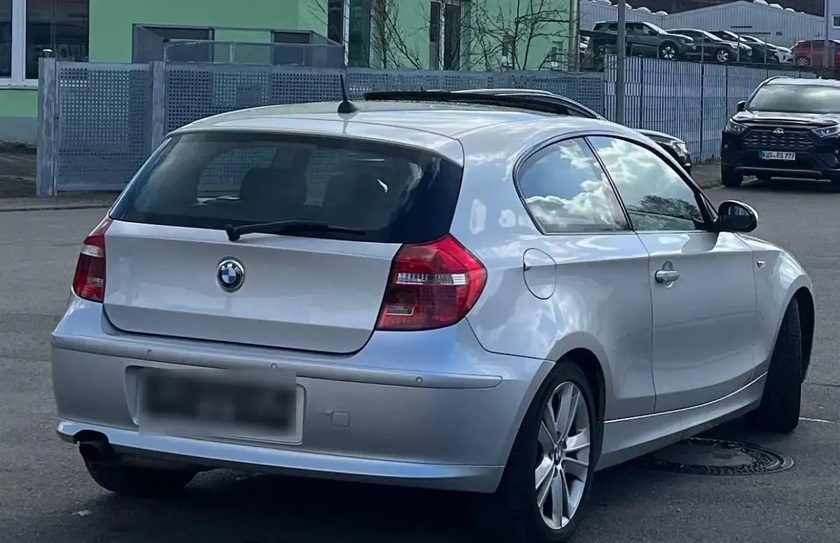 Używany BMW 116 122 KM (89 kW) 2008 Srebrny Hatchback