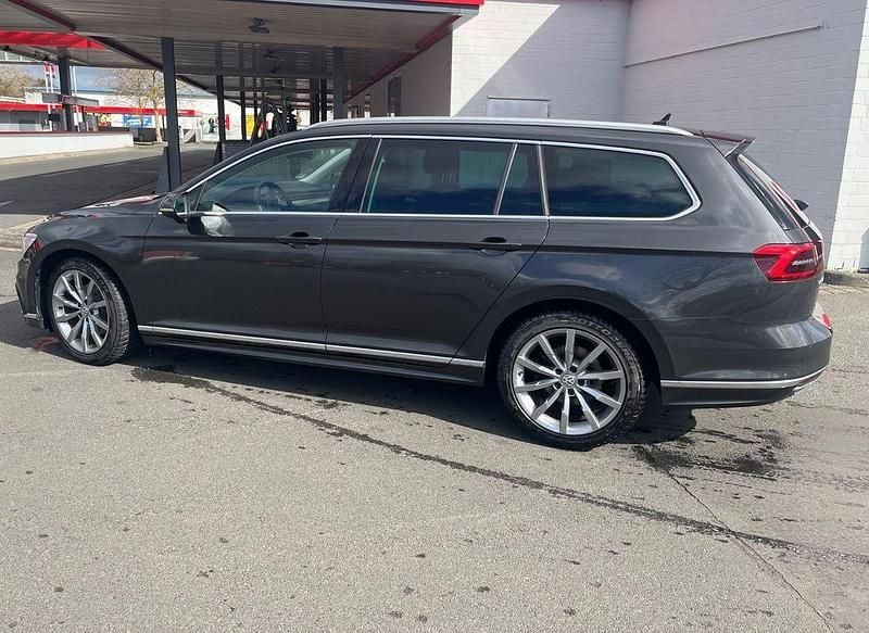 Gebraucht VW Passat Highline 220 PS (161 kW) 2017 Grau Kombi