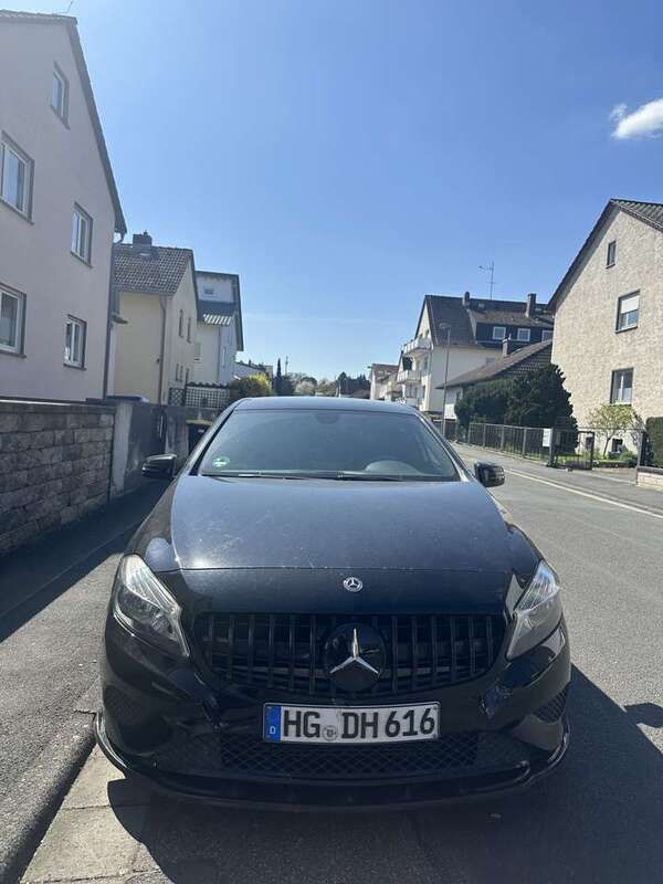 Schwarz Gebraucht 2014 Mercedes A180 Kleinwagen | 12.900 € (Fairer Preis) - Bild 1/4