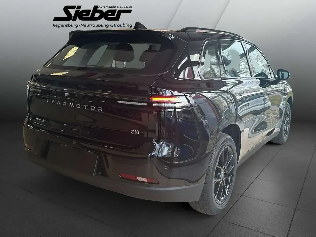 Nouă Leapmotor C10 160 kW (218 CP) 2025 Negru SUV