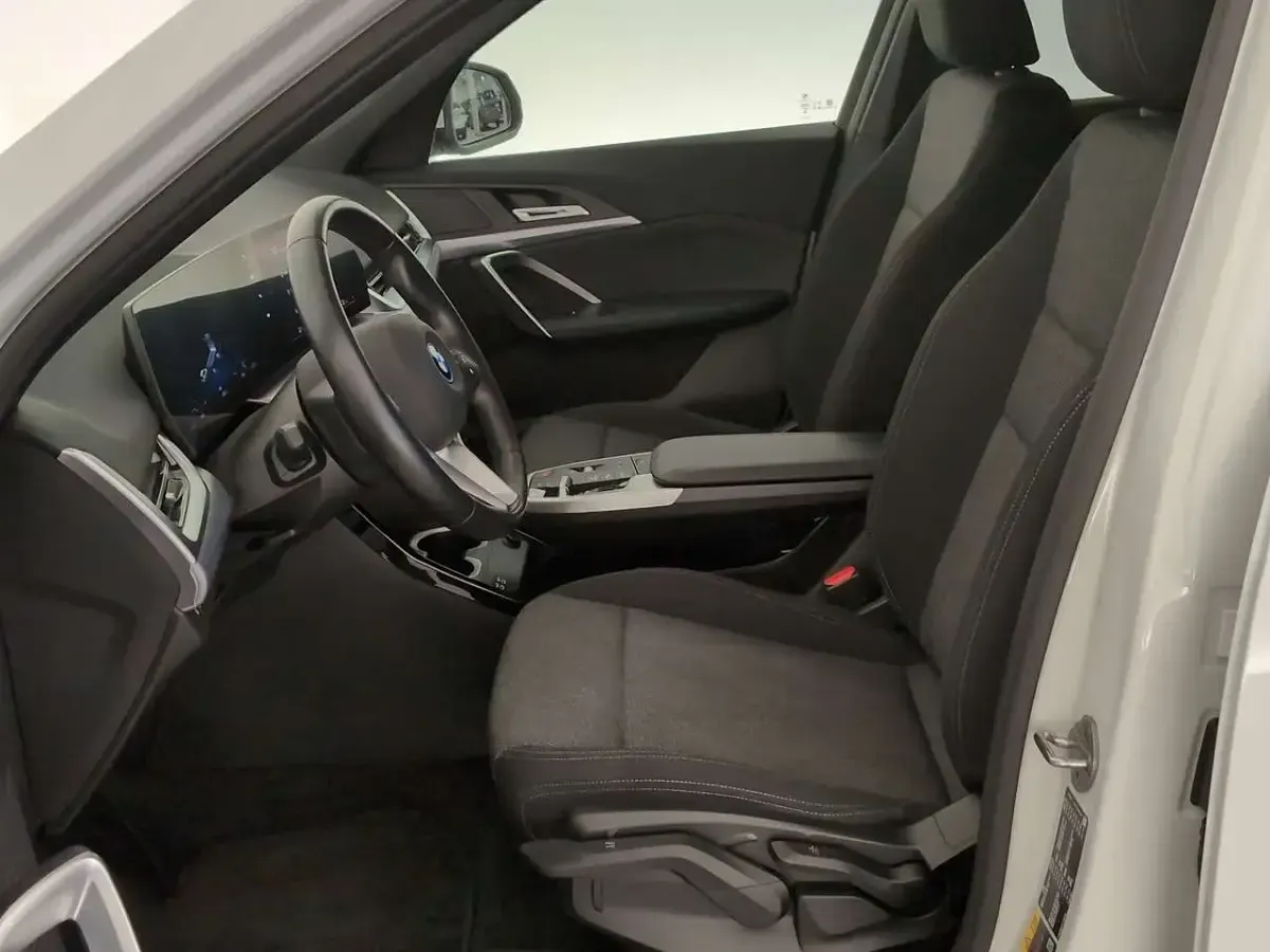 Gebraucht BMW iX1 150 kW (204 PS) 2024 Alpinweiss uni SUV