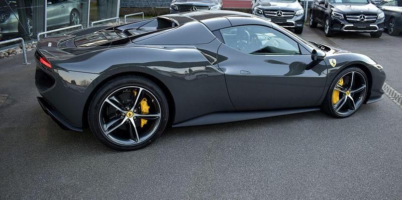 Gebraucht Ferrari 296 829 PS (609 kW) 2024 Grigio scuro Cabrio