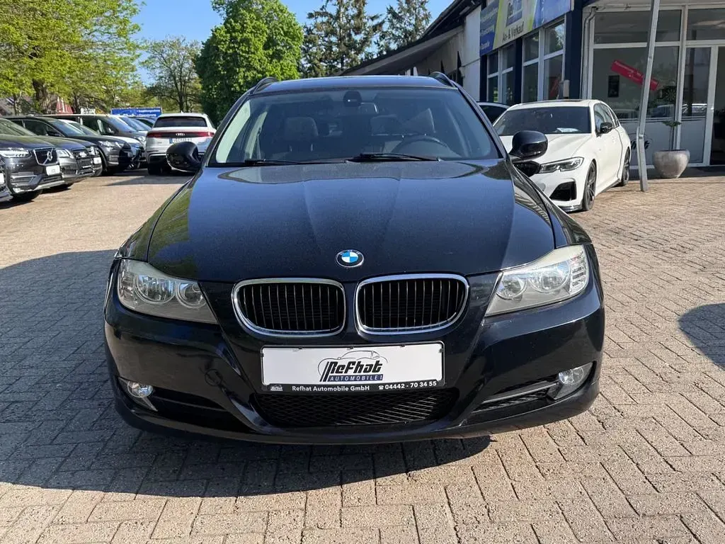 Gebraucht BMW 318 Comfort Edition 143 PS (105 kW) 2010 Schwarz Kombi