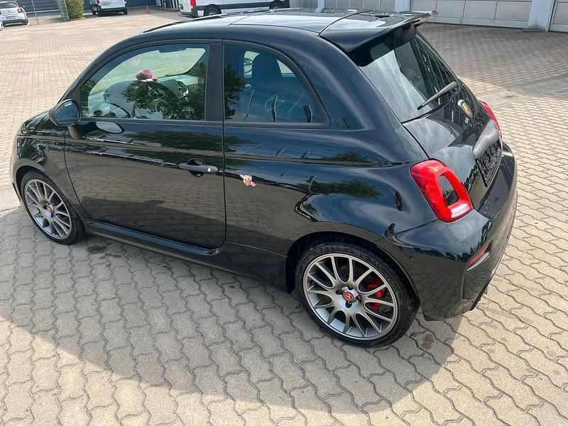 Gebraucht Abarth 695 180 PS (132 kW) 2023 Schwarz Kleinwagen