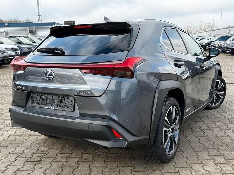 Gebraucht Lexus UX 250h Luxury Line 185 PS (136 kW) 2022 Grau SUV