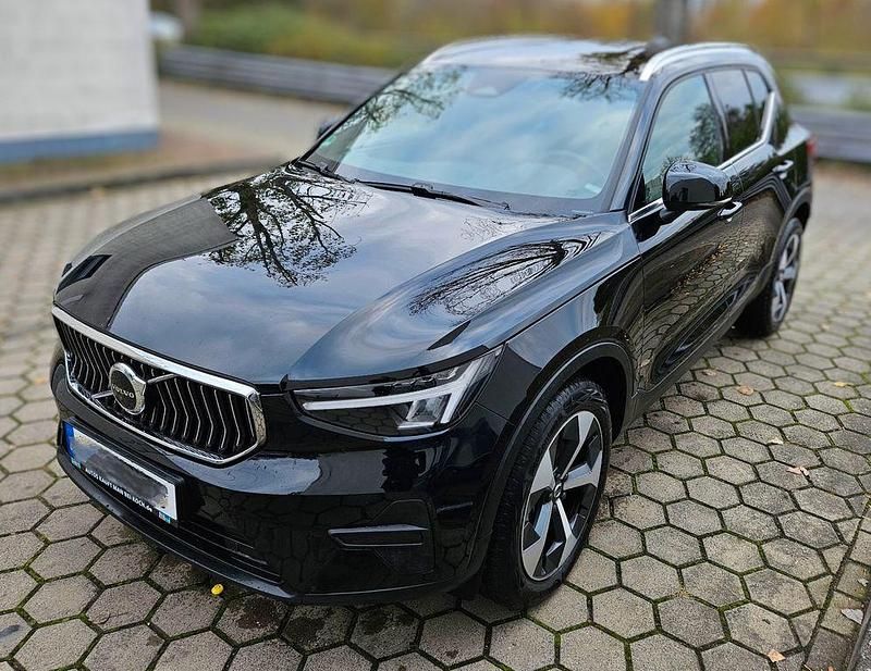 Schwarz Gebraucht 2022 Volvo XC40 Plus SUV | 26.599 € (Superpreis) - Bild 1/4