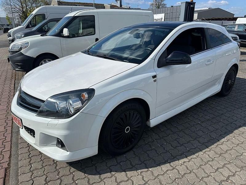 Gebraucht Opel Astra GTC Edition 116 PS (85 kW) 2010 Weiß Coupé