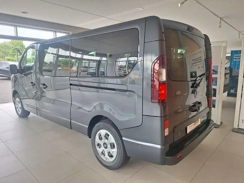 Neu Renault Trafic Evolution 150 PS (110 kW) 2026 Grau Van / Kleinbus