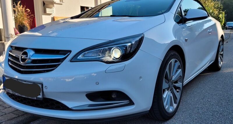 Weiß Gebraucht 2015 Opel Cascada Innovation Cabrio | 10.250 € (Guter Preis) - Bild 1/4