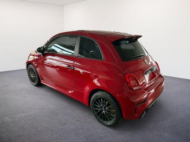 Gebraucht Abarth 695 179 PS (131 kW) 2024 Rot rot Kleinwagen