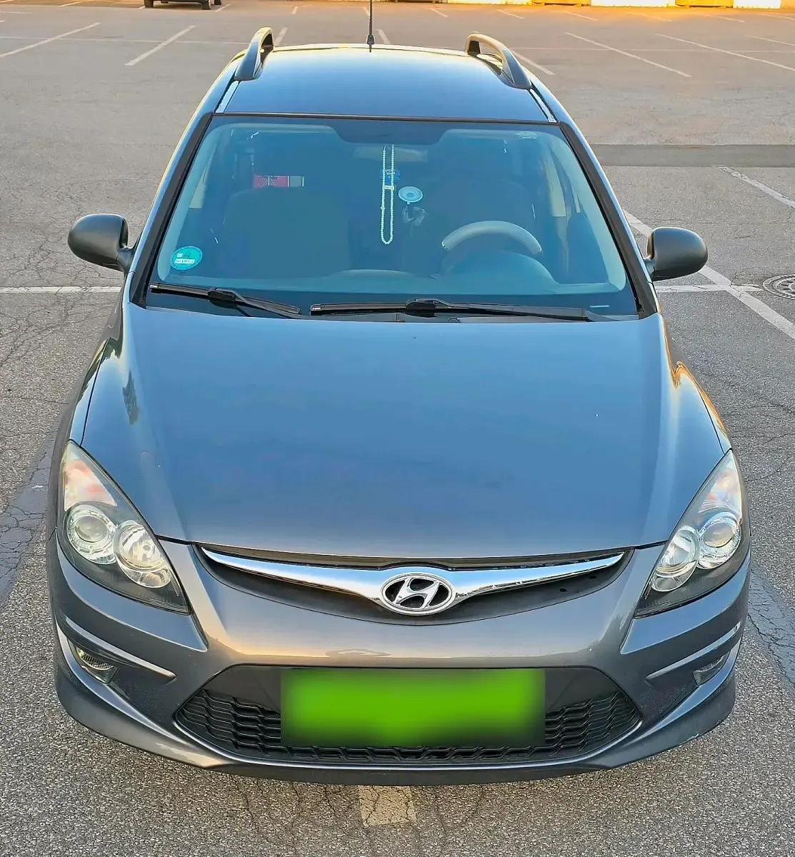 Gebraucht Hyundai i30 109 PS (80 kW) 2011 Grau Kombi