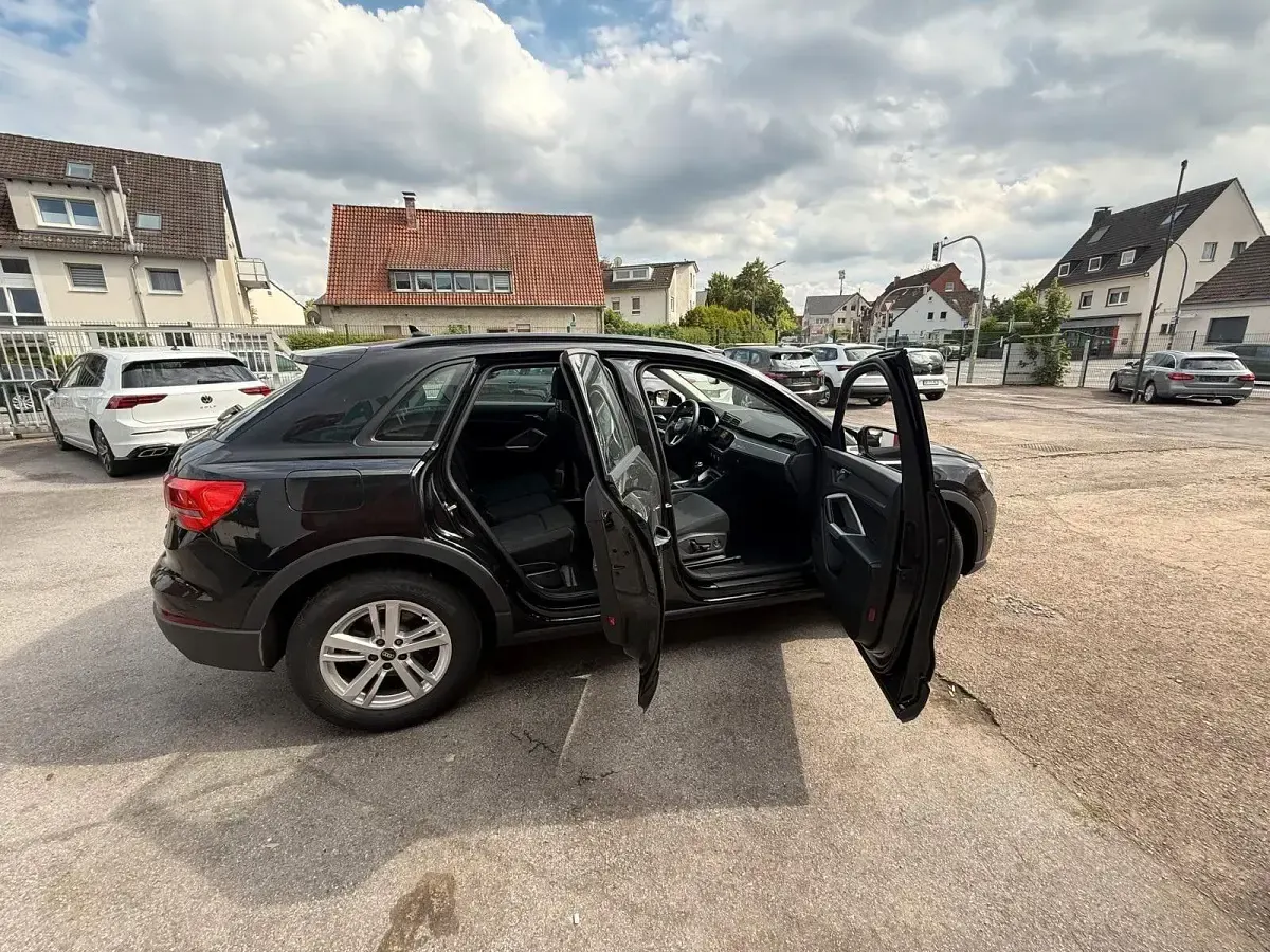 Gebraucht Audi Q3 Ambiente 150 PS (110 kW) 2022 Schwarz SUV