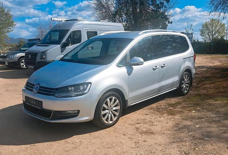 Second-hand VW Sharan 140 CP (102 kW) 2012 Argintiu Monovolum