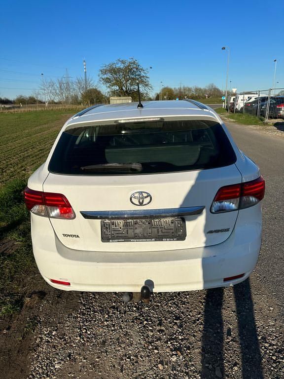 Gebraucht Toyota Avensis 147 PS (108 kW) 2012 Weiß Kombi