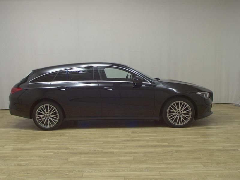 Nachtschwarz Gebraucht 2023 Mercedes CLA200 Shooting Brake Progressive Kombi | 23.880 € (Superpreis) - Bild 1/4