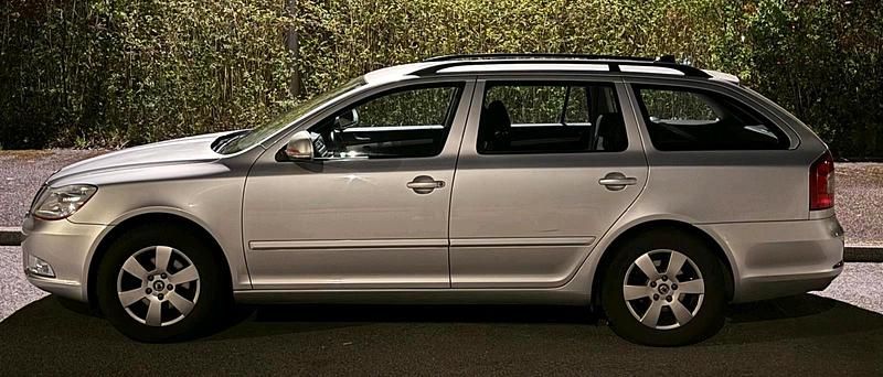 Gebraucht Skoda Octavia 122 PS (89 kW) 2011 Silber Kombi