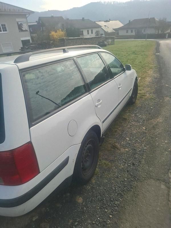 Gebraucht VW Passat 115 PS (84 kW) 1999 Weiß Kombi