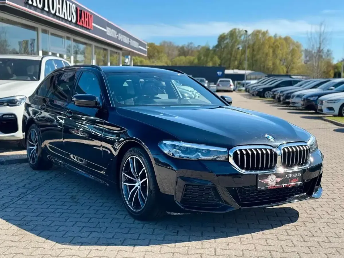 Gebraucht BMW 520 Shadowline 190 PS (139 kW) 2023 Saphirschwarz Kombi