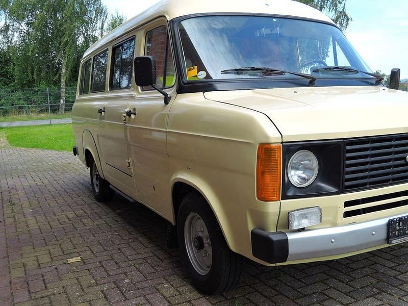 Second-hand Ford Transit 77 CP (56 kW) 1981 Bej Monovolum