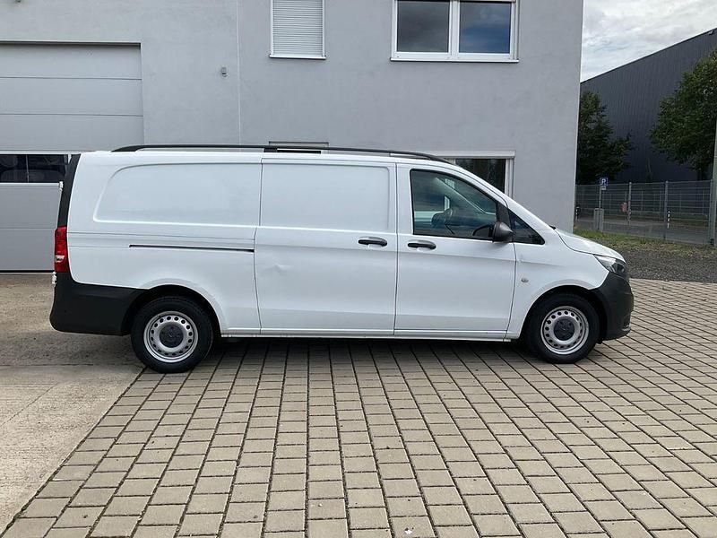 Weiß Gebraucht 2019 Mercedes Vito Van / Kleinbus | 16.980 € (Superpreis) - Bild 1/4