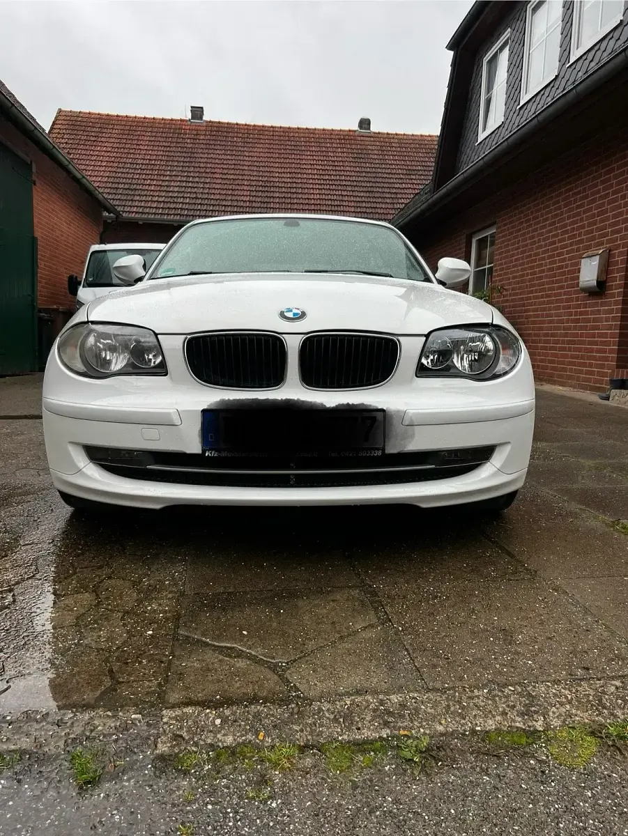 Gebraucht BMW 116 121 PS (88 kW) 2011 Weiß Kleinwagen