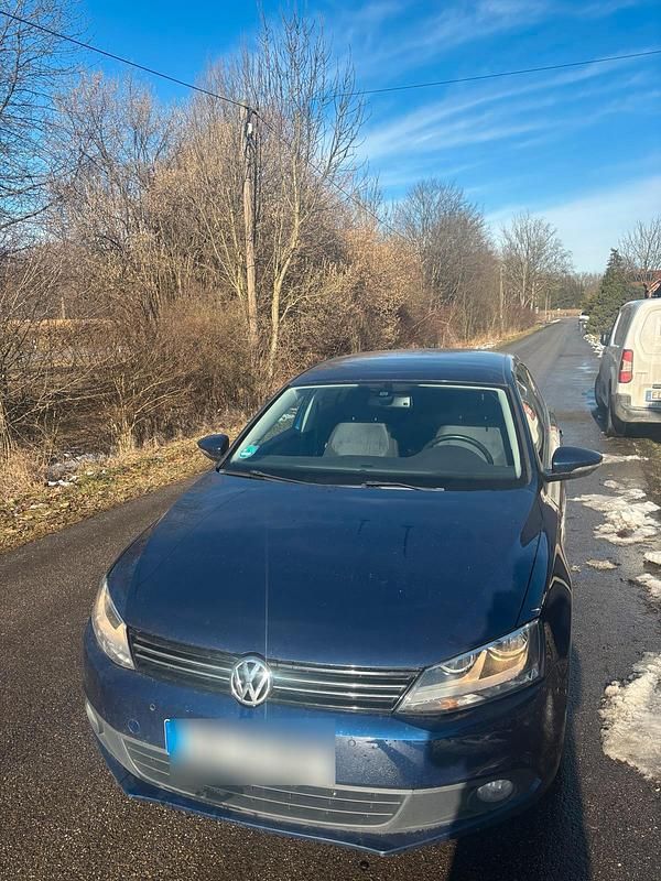 Gebraucht VW Jetta 105 PS (77 kW) 2011 Blau Limousine