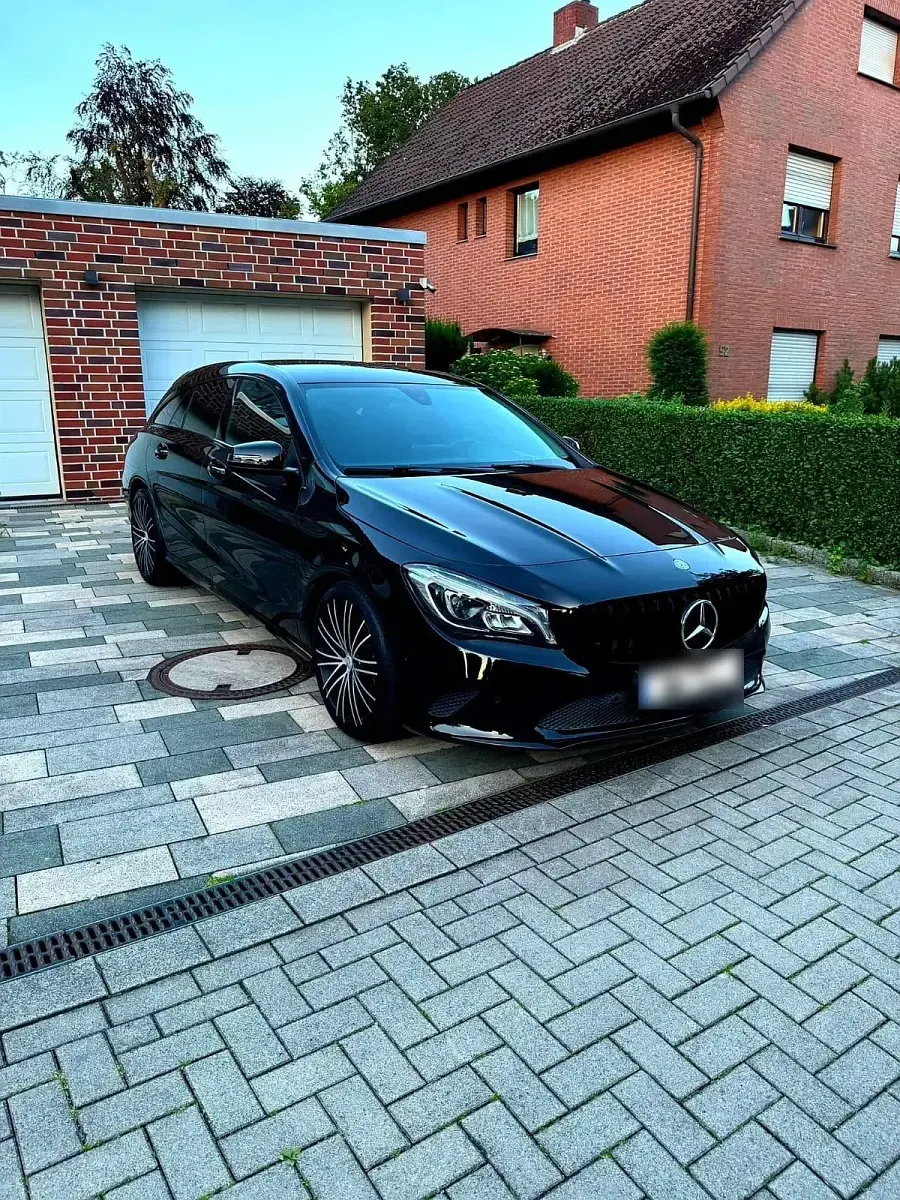 Gebraucht Mercedes CLA180 Shooting Brake 122 PS (89 kW) 2016 Schwarz Kombi