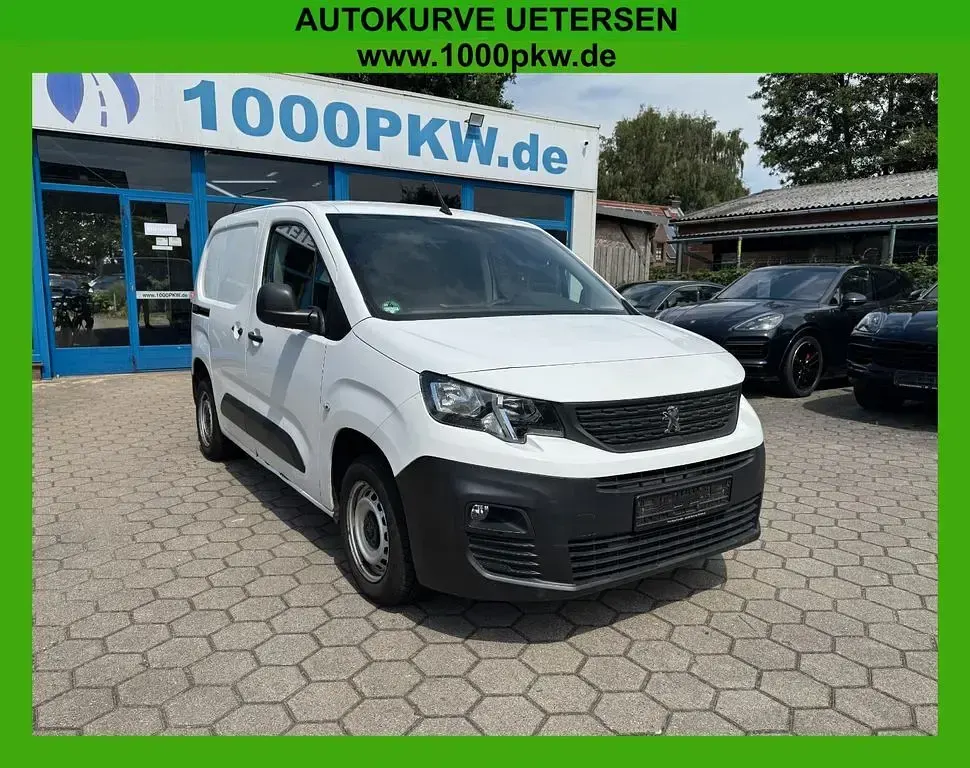 Gebraucht Peugeot Partner 110 PS (80 kW) 2019 Weiß Van / Kleinbus