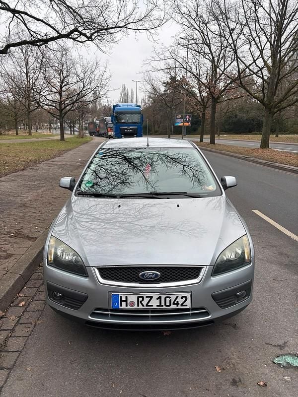 Silber Gebraucht 2006 Ford Focus Kombi | 1.100 € (Superpreis) - Bild 1/4