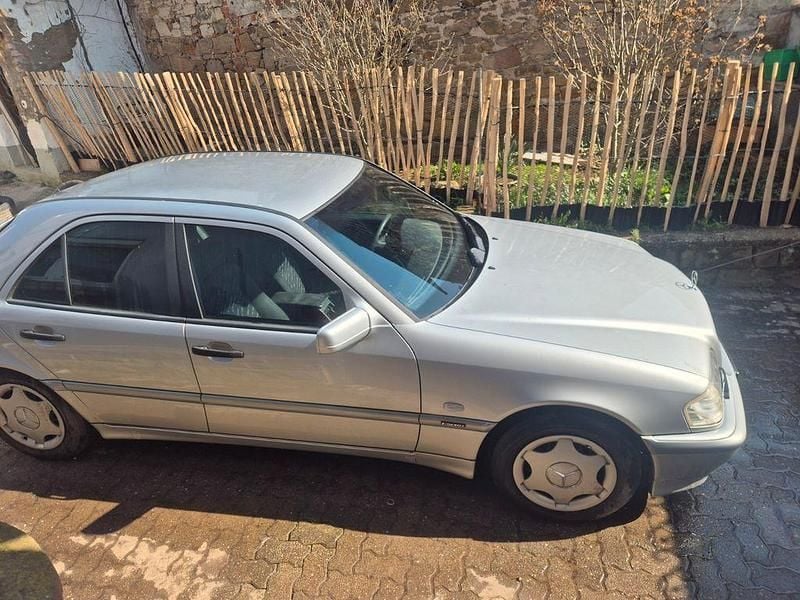 Gebraucht Mercedes C180 122 PS (89 kW) 1998 Silber Limousine