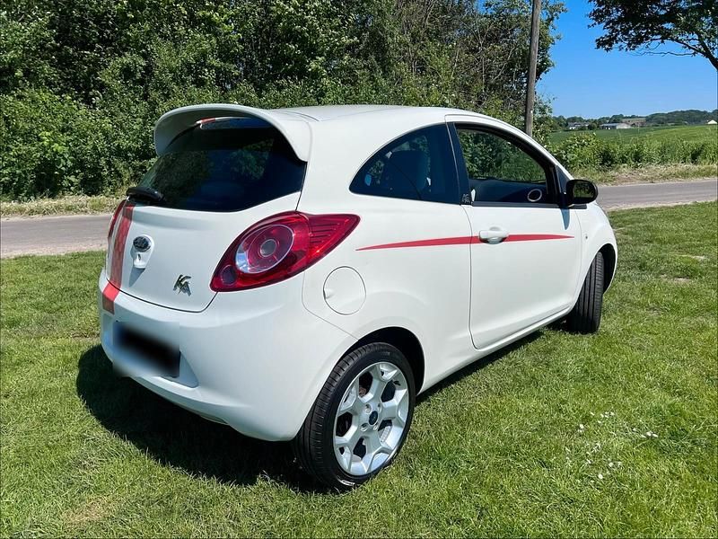 Gebraucht Ford Ka Titanium 60 PS (44 kW) 2010 Weiß Kleinwagen