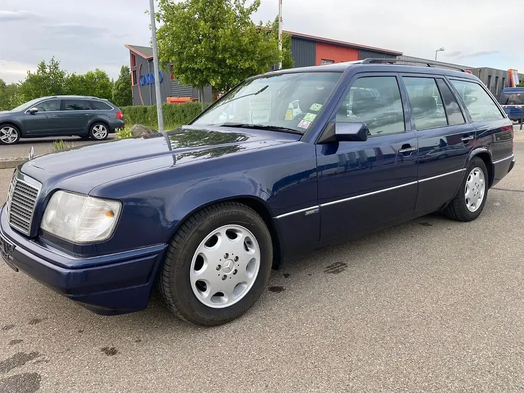 Gebraucht Mercedes E280 193 PS (141 kW) 1994 Blau Kombi
