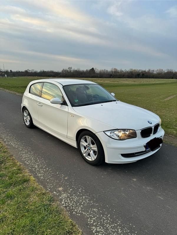 Weiß Gebraucht 2008 BMW 116 M Sport Kleinwagen | 3.500 € - Bild 1/4