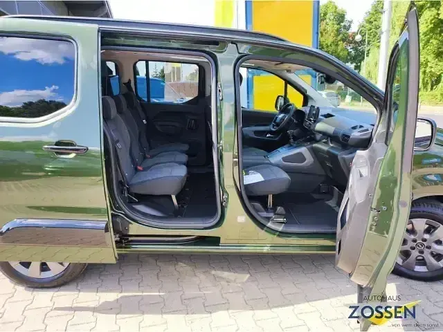 Gebraucht Opel Combo Life 131 PS (96 kW) 2026 Gruen Van / Kleinbus