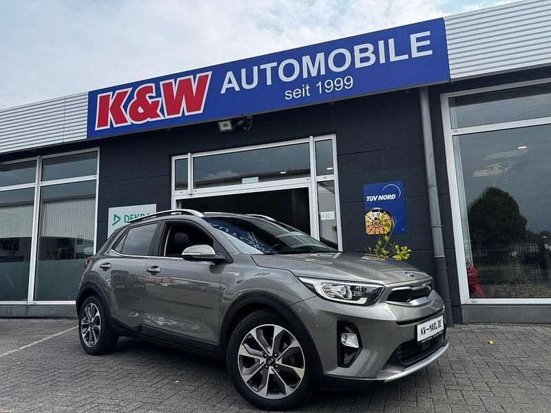 Grün Gebraucht 2019 Kia Stonic Platinum SUV | 18.490 € (Etwas zu teuer) - Bild 1/4