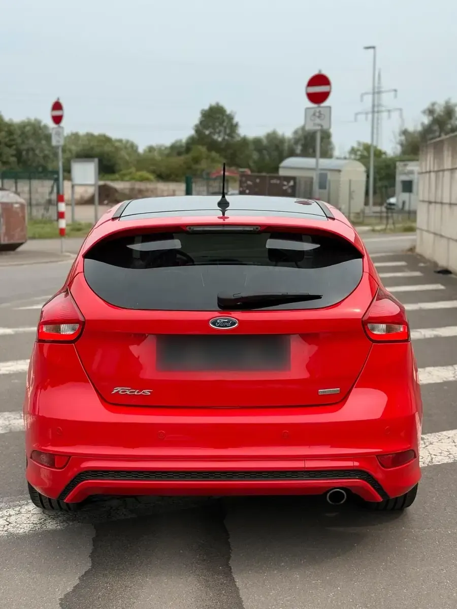 Gebraucht Ford Focus ST-Line 182 PS (133 kW) 2018 Rot Limousine