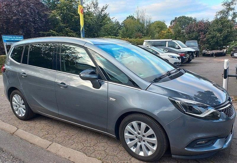 Grau Gebraucht 2017 Opel Zafira Tourer Van / Kleinbus | 10.700 € (Guter Preis) - Bild 1/4
