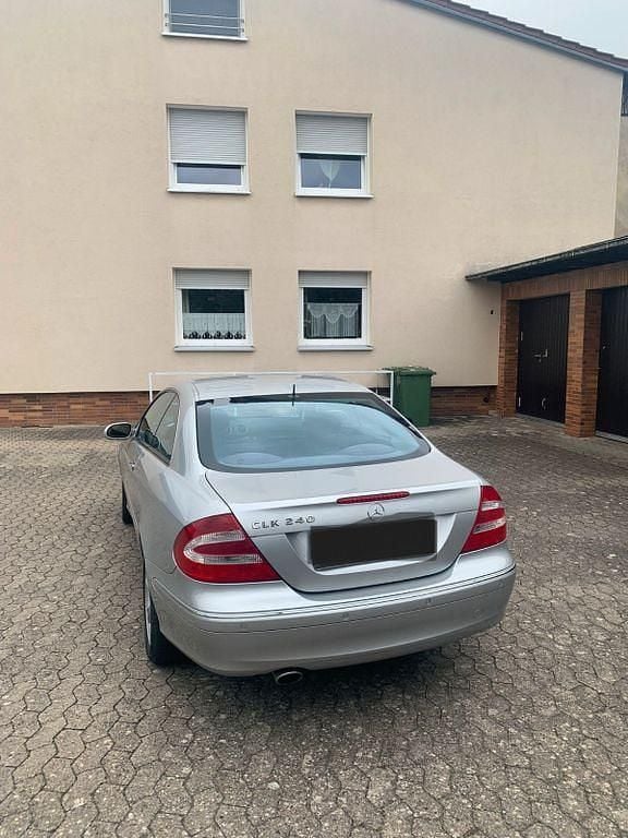 Silber Gebraucht 2004 Mercedes CLK240 Coupé | 4.200 € (Superpreis) - Bild 1/4
