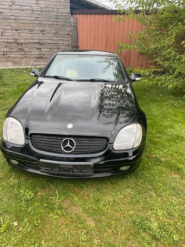 Schwarz Gebraucht 2001 Mercedes SLK200 Cabrio | 4.500 € (Fairer Preis) - Bild 1/4