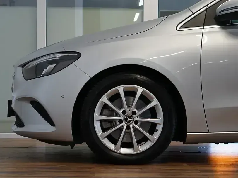 Gebraucht Mercedes B220 Progressive 190 PS (139 kW) 2019 Iridiumsilber (metallic) Van / Kleinbus