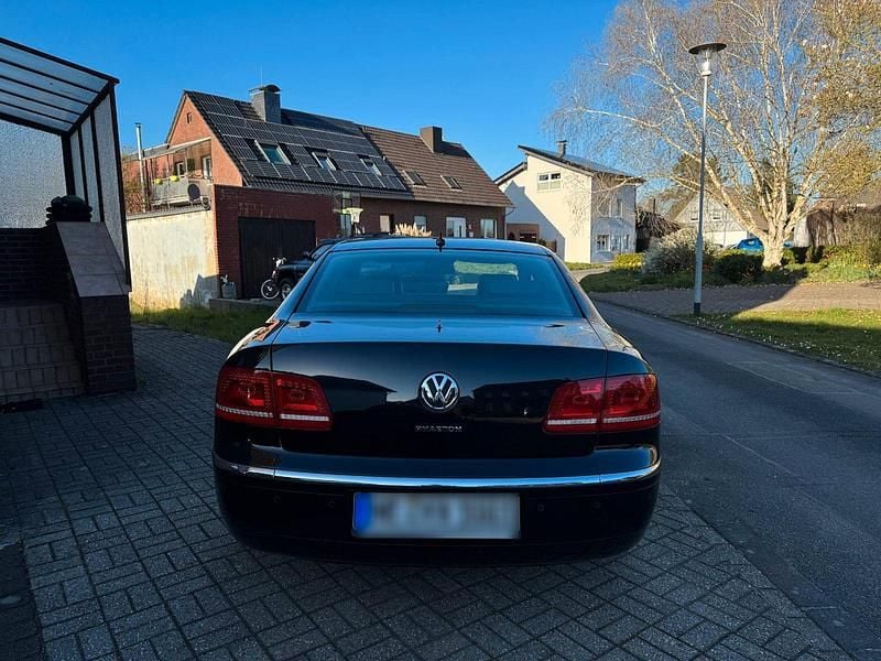 Second-hand VW Phaeton 245 CP (180 kW) 2011 Negru Berlinǎ