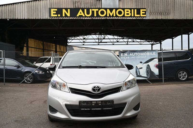 Silber Gebraucht 2012 Toyota Yaris Cool Limousine | 7.490 € (Fairer Preis) - Bild 1/4