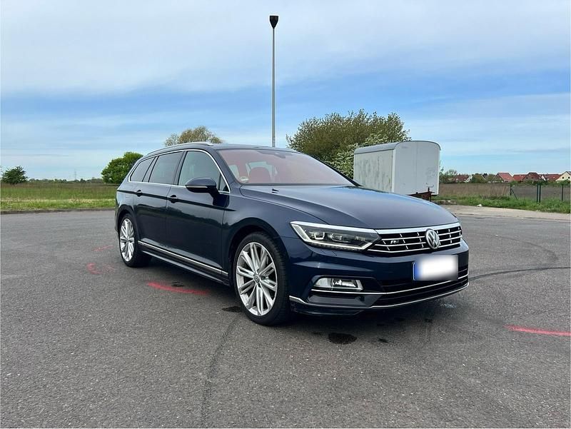 Gebraucht VW Passat Highline 190 PS (139 kW) 2015 Blau Kombi
