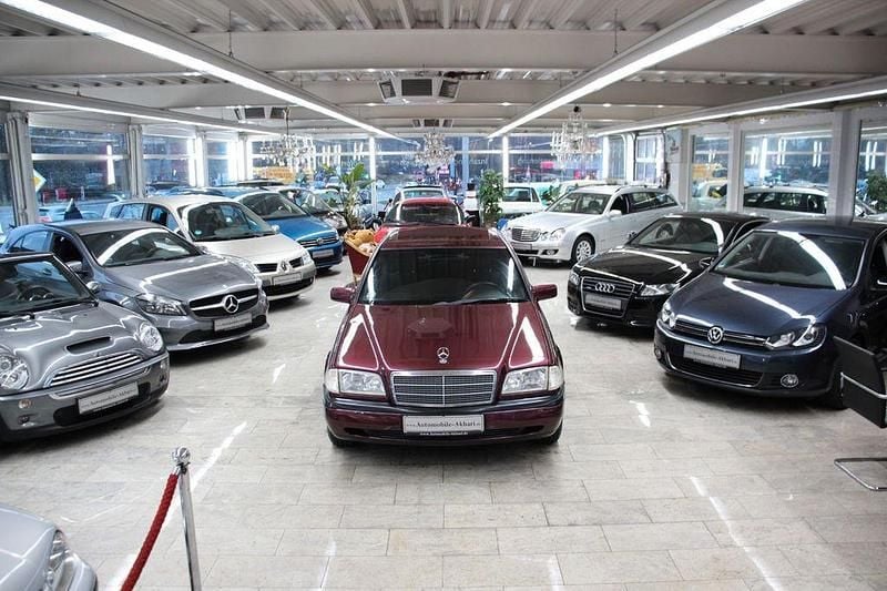 Rot Gebraucht 1997 Mercedes C180 Classic Limousine | 5.990 € (Fairer Preis) - Bild 1/4