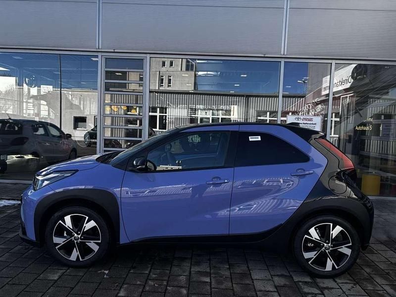 Neu Toyota Aygo X 116 PS (85 kW) 2026 Lavender purple metallic / bla SUV