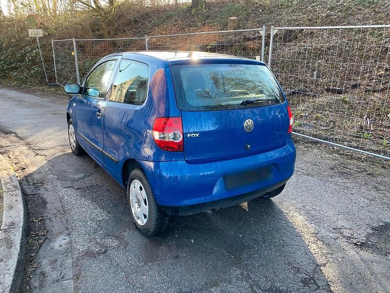Gebraucht VW Fox 55 PS (40 kW) 2005 Blau Kleinwagen