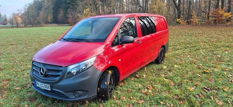 Gebraucht Mercedes Vito 190 PS (139 kW) 2017 Rot Van