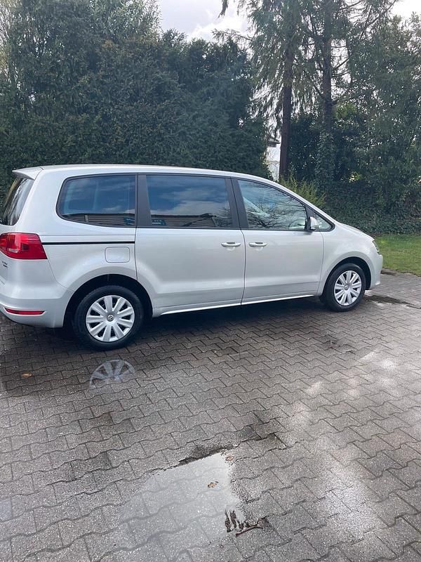 Gebraucht VW Sharan 140 PS (102 kW) 2014 Silber Van / Kleinbus