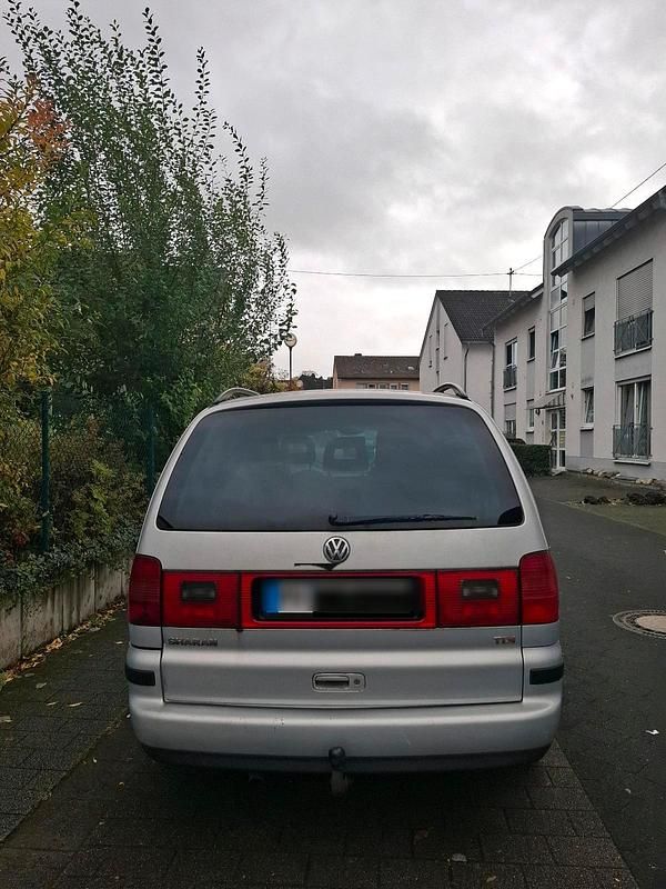 Silber Gebraucht 2002 VW Sharan Van / Kleinbus | 1.850 € (Etwas zu teuer) - Bild 1/4